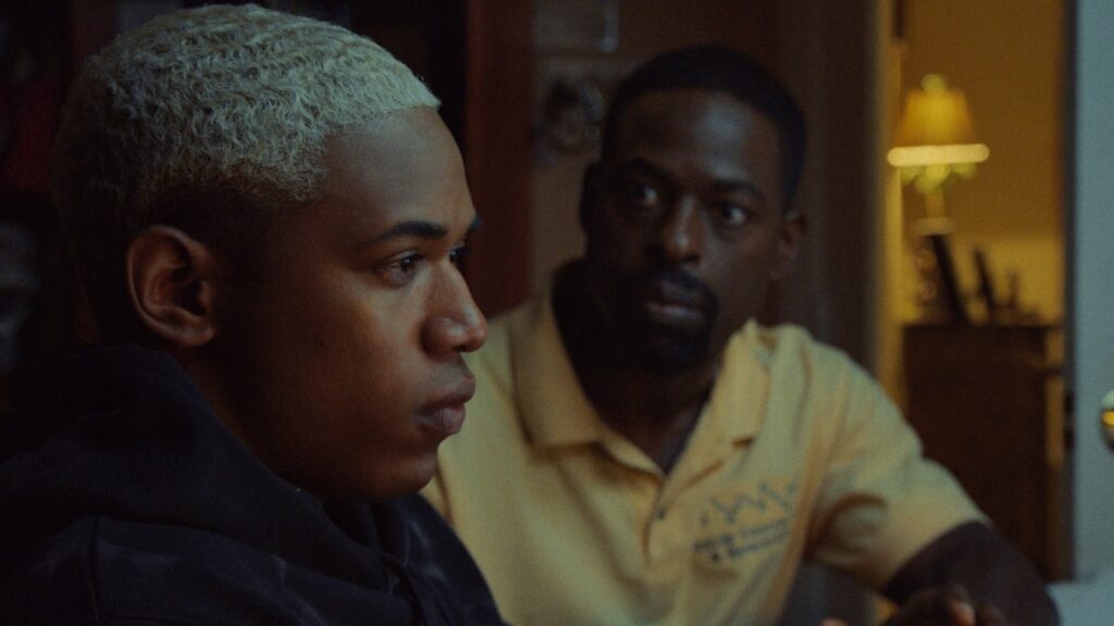 Kelvin Harrison Jr. i Sterling K. Brown w filmie "Fale" (reż. Trey Edward Shults, 2019)