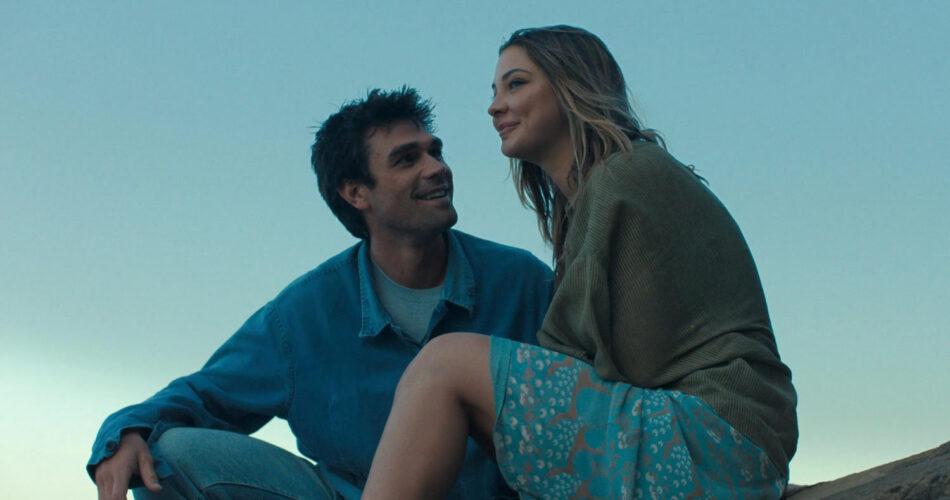 KJ Apa i Madelyn Cline w filmie "Droga do ciebie" (reż. Lasse Hallström, 2025)
