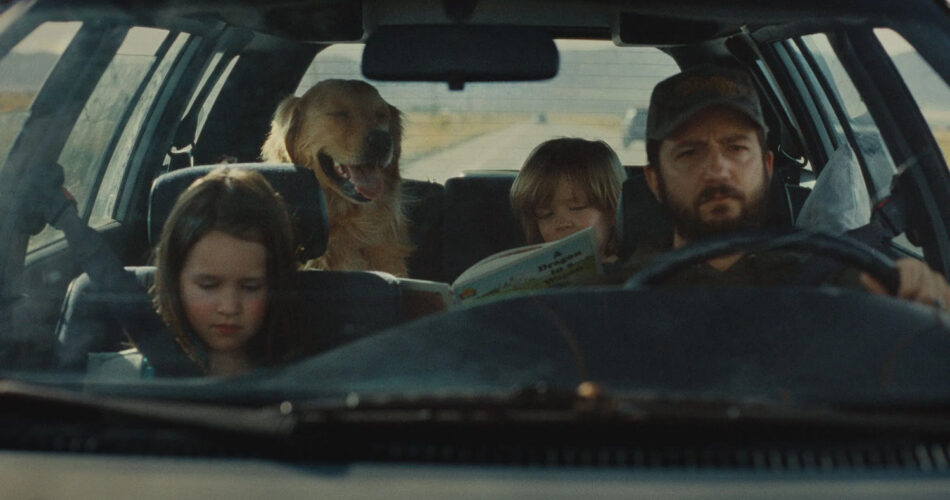 Molly Belle Wright, Wyatt Solis i John Magaro w filmie "Omaha" (reż. Cole Webley, 2025)