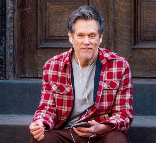 Kevin Bacon w filmie "Najlepiej, jak potrafisz" (reż. Michael J. Weithorn, 2025)