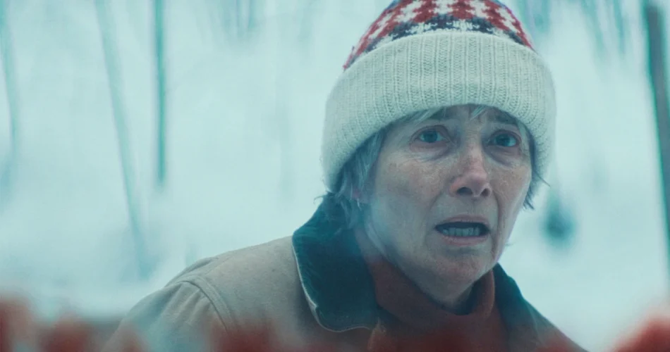 Emma Thompson w filmie "Śmierć w środku zimy" (reż. Brian Kirk, 2025)