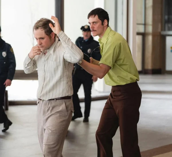 Dacre Montgomery i Bill Skarsgård w filmie "Desperat" (reż. Gus Van Sant, 2025)