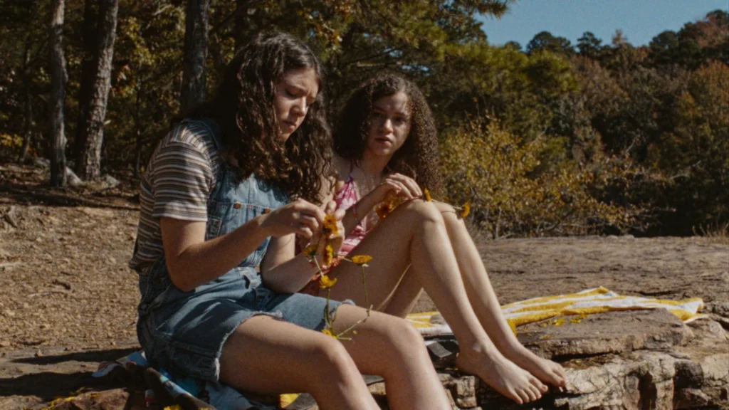 Katherine Mallen Kupferer i Chloe Coleman w filmie "Mouse" (reż. Kelly O'Sullivan, Alex Thompson, 2026)