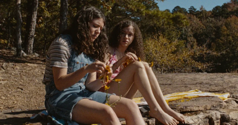 Katherine Mallen Kupferer i Chloe Coleman w filmie "Mouse" (reż. Kelly O'Sullivan, Alex Thompson, 2026)