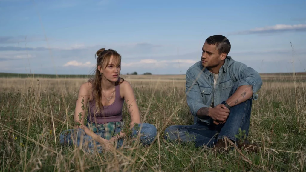 Maika Monroe i Tyriq Withers w filmie "Reminders of Him. Cząstka Ciebie, którą znam" (reż. Vanessa Caswill, 2026)