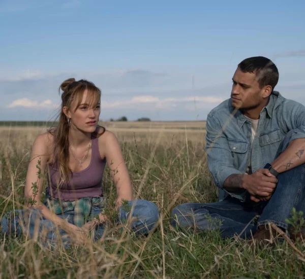 Maika Monroe i Tyriq Withers w filmie "Reminders of Him. Cząstka Ciebie, którą znam" (reż. Vanessa Caswill, 2026)