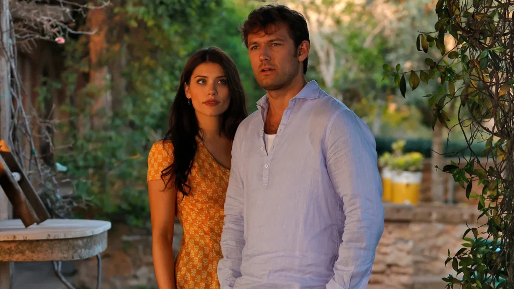 Eva De Dominici i Alex Pettyfer w filmie "Pod gwieździstym niebem" (reż. Michelle Danner, 2025)