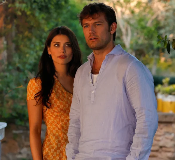 Eva De Dominici i Alex Pettyfer w filmie "Pod gwieździstym niebem" (reż. Michelle Danner, 2025)
