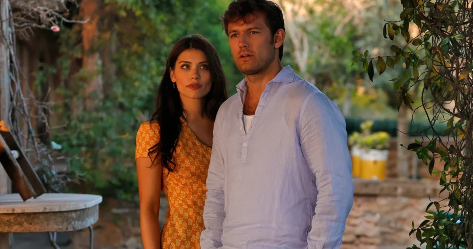Eva De Dominici i Alex Pettyfer w filmie "Pod gwieździstym niebem" (reż. Michelle Danner, 2025)