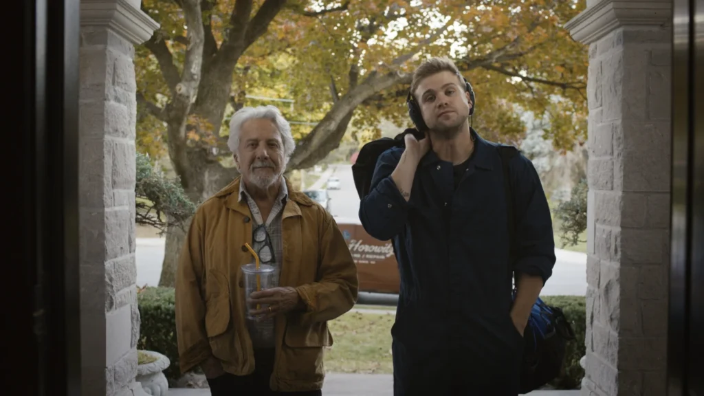 Dustin Hoffman i Leo Woodall w filmie "Stroiciel sejfów" (reż. Daniel Roher, 2025)