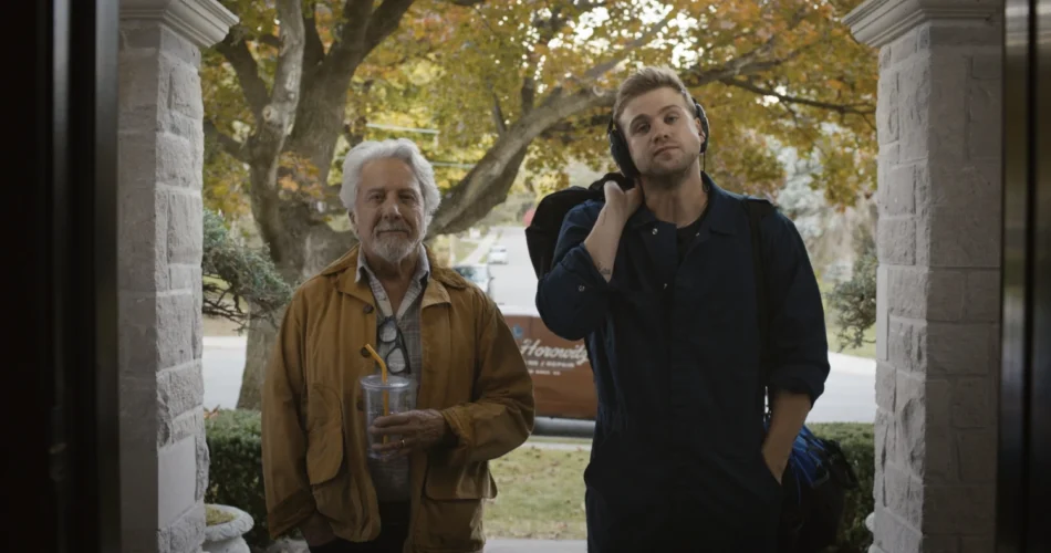 Dustin Hoffman i Leo Woodall w filmie "Stroiciel sejfów" (reż. Daniel Roher, 2025)