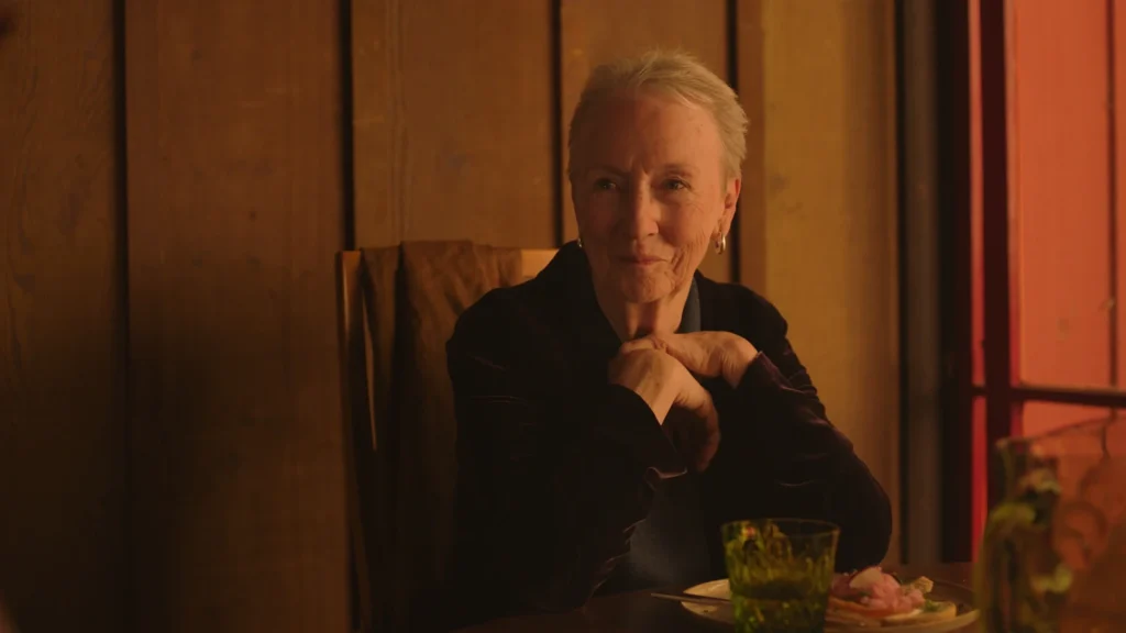 Kathleen Chalfant w filmie "Znajomy dotyk" (reż. Sarah Friedland, 2024)