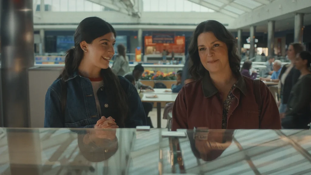 Sunny Sandler i Melanie Lynskey w filmie "Nie życzcie mi powodzenia" (reż. Julia Hart, 2026)
