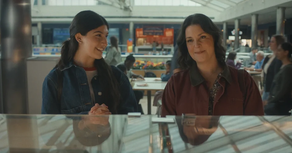 Sunny Sandler i Melanie Lynskey w filmie "Nie życzcie mi powodzenia" (reż. Julia Hart, 2026)